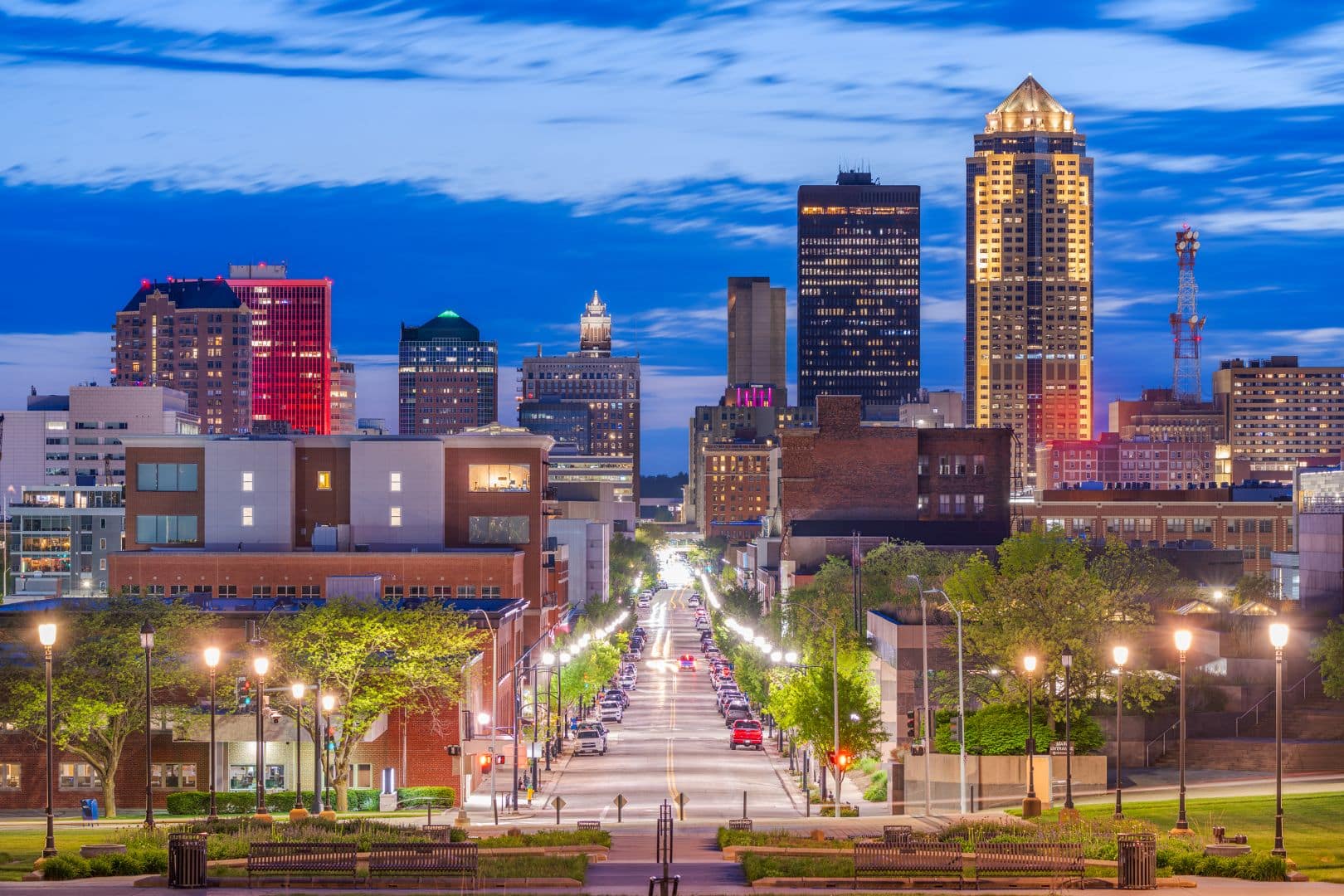 Des Moines, Iowa, USA Downtown City Skyline